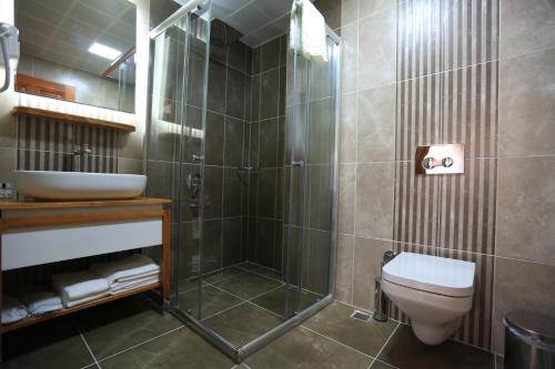 Ένα μπάνιο στο Kervan Hotel