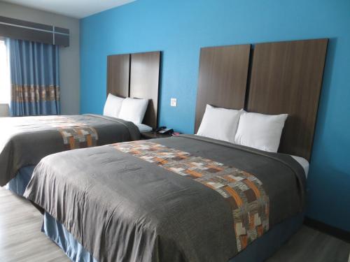 Ένα ή περισσότερα κρεβάτια σε δωμάτιο στο Haven Inn & Suites willowbrook
