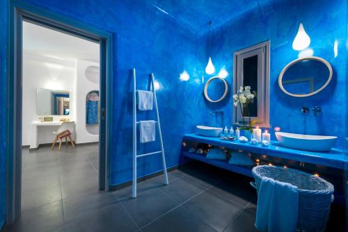 Afbeelding uit fotogalerij van San Marino Suites by Calm Collection in Fira