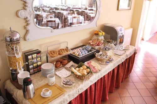 Comida en o cerca de este hotel