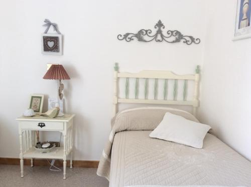 A bed or beds in a room at Aia dei Limoni
