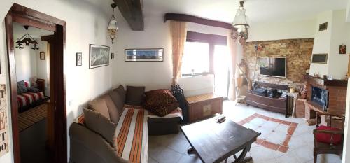 a living room with a couch and a table at La Bunica in Cisnadioara