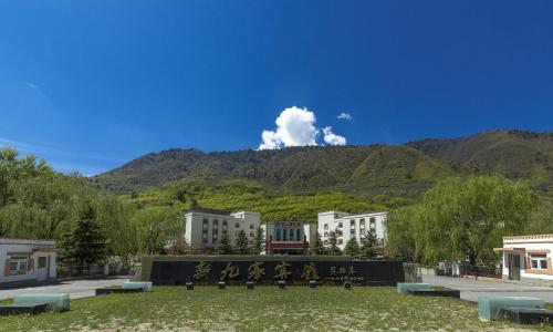 Nespecifikovaný výhled na hory nebo výhled na hory při pohledu z hotelu