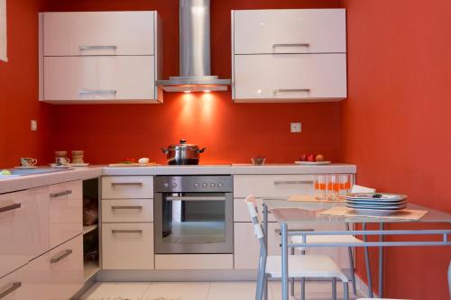 Virtuvė arba virtuvėlė apgyvendinimo įstaigoje House downtown Lefkada