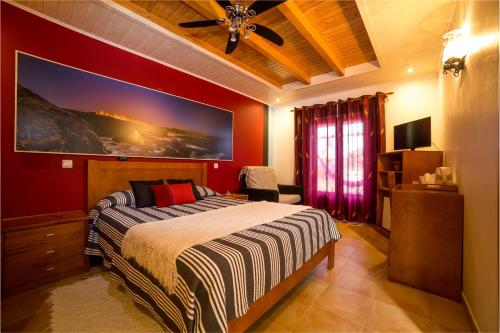 a bedroom with a bed and a ceiling fan at Monte do Zeca in Zambujeira do Mar