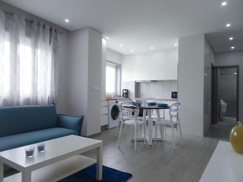 a living room with a couch and a table and a kitchen at RS Porto Apartments in Porto