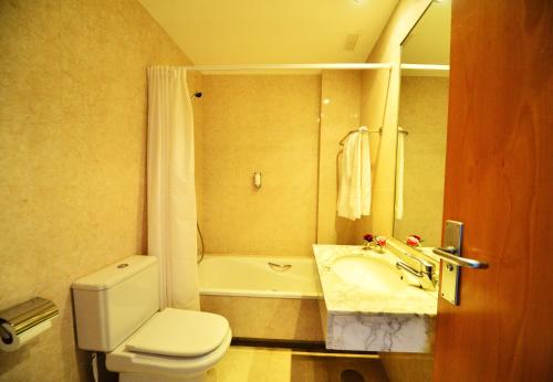 Ett badrum på Hotel Área Suco