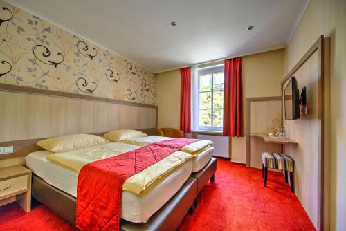 Postel nebo postele na pokoji v ubytování Hotel du Commerce - Restaurant La Table de Clervaux