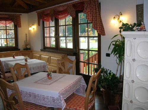 Postel nebo postele na pokoji v ubytování Hotel Villa Fosine