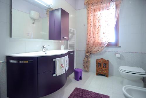 A bathroom at Villa nevada -20 min da Roma