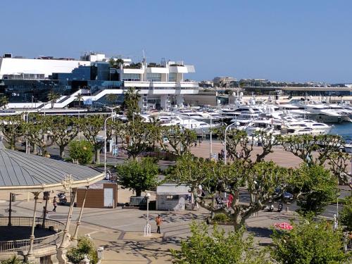 Citilet Louis Blanc 1,2,3 - Three gorgeous, open-plan apartments