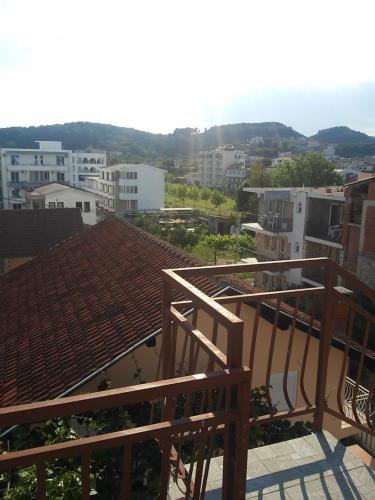 アパートメントから撮影された、または一般的な山の景色