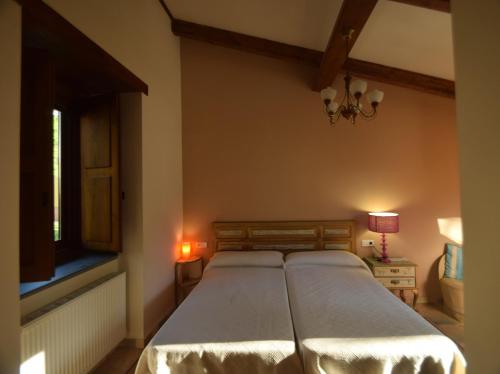 מיטה או מיטות בחדר ב-Molinos de Antero