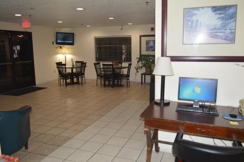 an office with a desk with a computer on it at American Elite Inn in Hazard