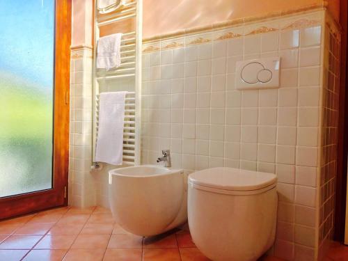 A bathroom at Appartamento Armonia