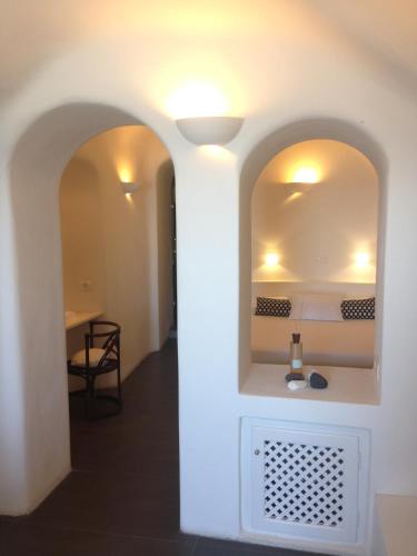 a bathroom with a sink and a mirror at Altana Cliffside Villas in Imerovigli