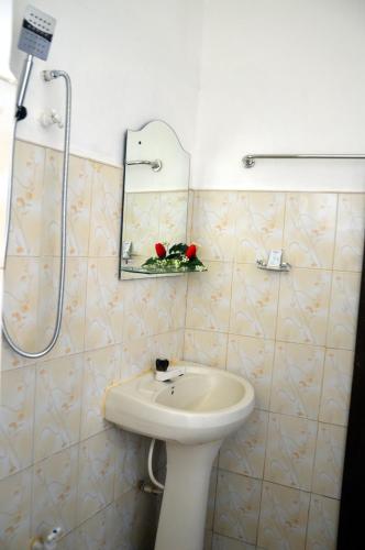 a bathroom with a sink and a mirror at Cinnamon Airport Residencies in Katunayaka
