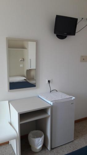TV a/nebo společenská místnost v ubytování B&B - Meuble' - Hotel " CORDIALE "