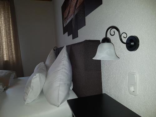 Postel nebo postele na pokoji v ubytování Hotel Domhof