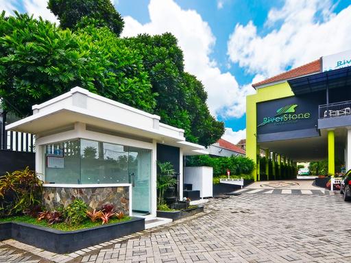 Riverstone Hotel & Cottage - Housity