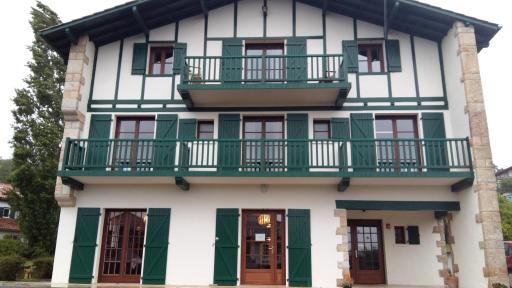 Hotel Mendionde - Housity