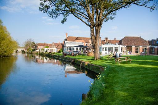 The Legacy Rose & Crown Hotel - Housity