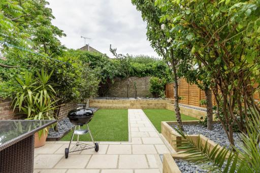 Stopover at ORCHARD GARDEN APARTMENT with great outdoor space - Housity