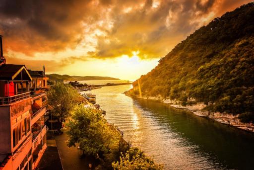 Hill River Hotel - Housity