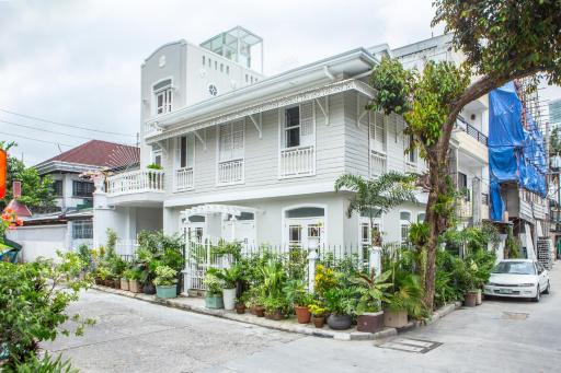 Charming La Casita Mercedes, 5Br and 5TB for Family and Friends Staycation - Housity