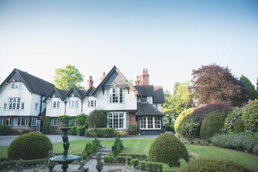 Mere Court Hotel - Housity