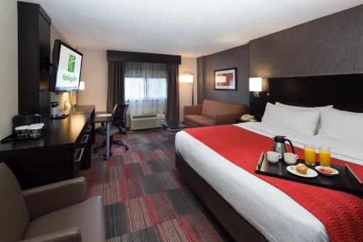 Holiday Inn Milwaukee Riverfront, an IHG Hotel - Housity
