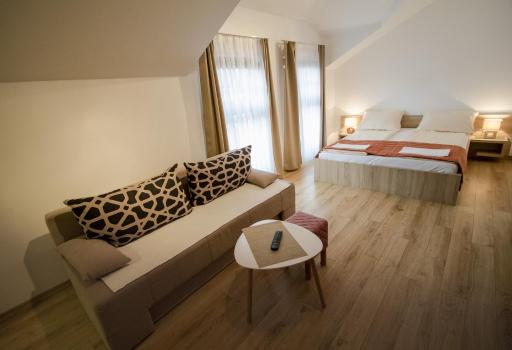 Hotel Logavina 8 Garage Parking - Hizvo