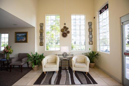 Queens Inn Anaheim - Housity