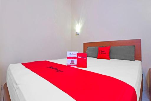 RedDoorz near Trans Studio Mall 2 - Housity