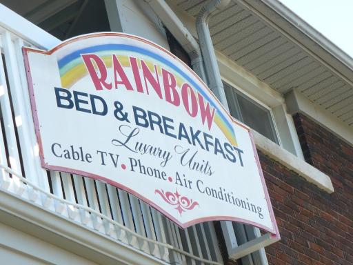 Rainbow Bed & Breakfast - Housity