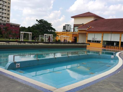 D Savoy Famosa Condo - Housity