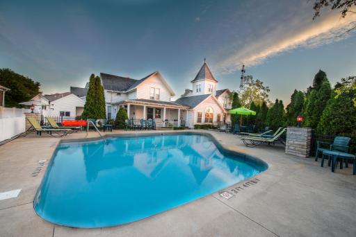 OurGuest Inn & Suites Downtown Port Clinton - Housity