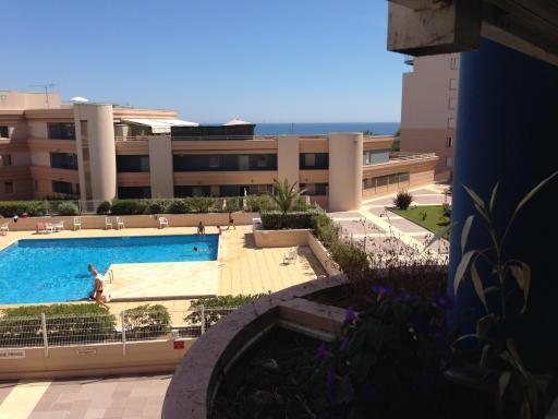 Résidence avec piscine et box, vue sur mer - Housity