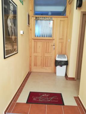 Cinema House Single & Double Rooms & Studio Apartments - Housity