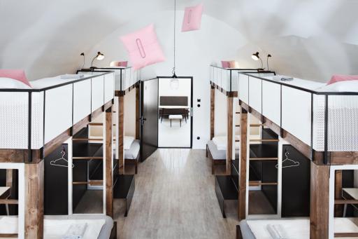 Long Story Short Hostel & Café - Housity