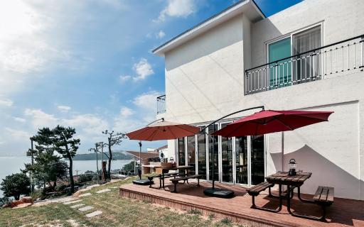 Yeosu Blooming Pension - Housity