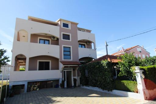 Apartments Lili - Housity