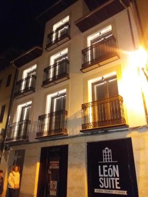 LEÓN SUITE Urban Studios - Housity