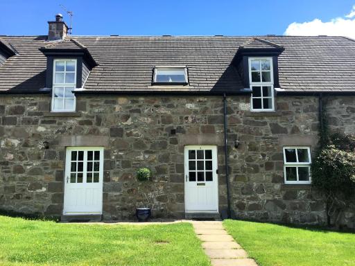 Dunnottar Woods Cottage - Housity