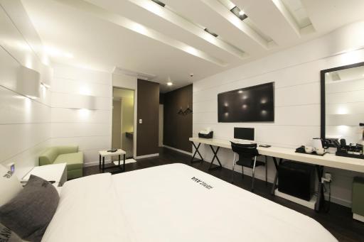 Premium Ava Hotel - Housity