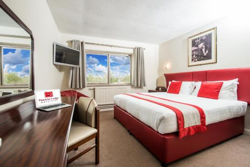 Peartree Lodge Waterside - Housity