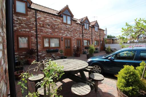 Albion Cottages - Housity