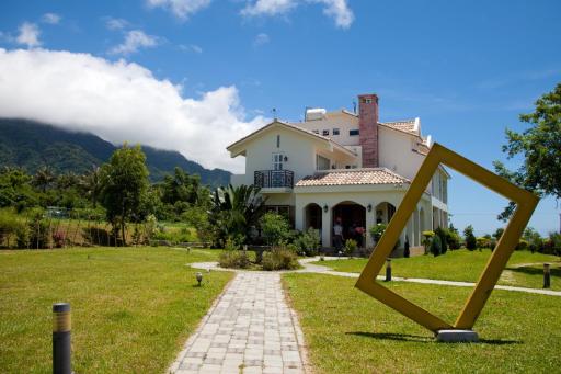 Coastline Azure B&B - Housity