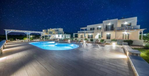Iphimedeia Luxury Hotel & Suites - Housity