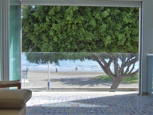Beachfront House on 1st Line - Hizvo